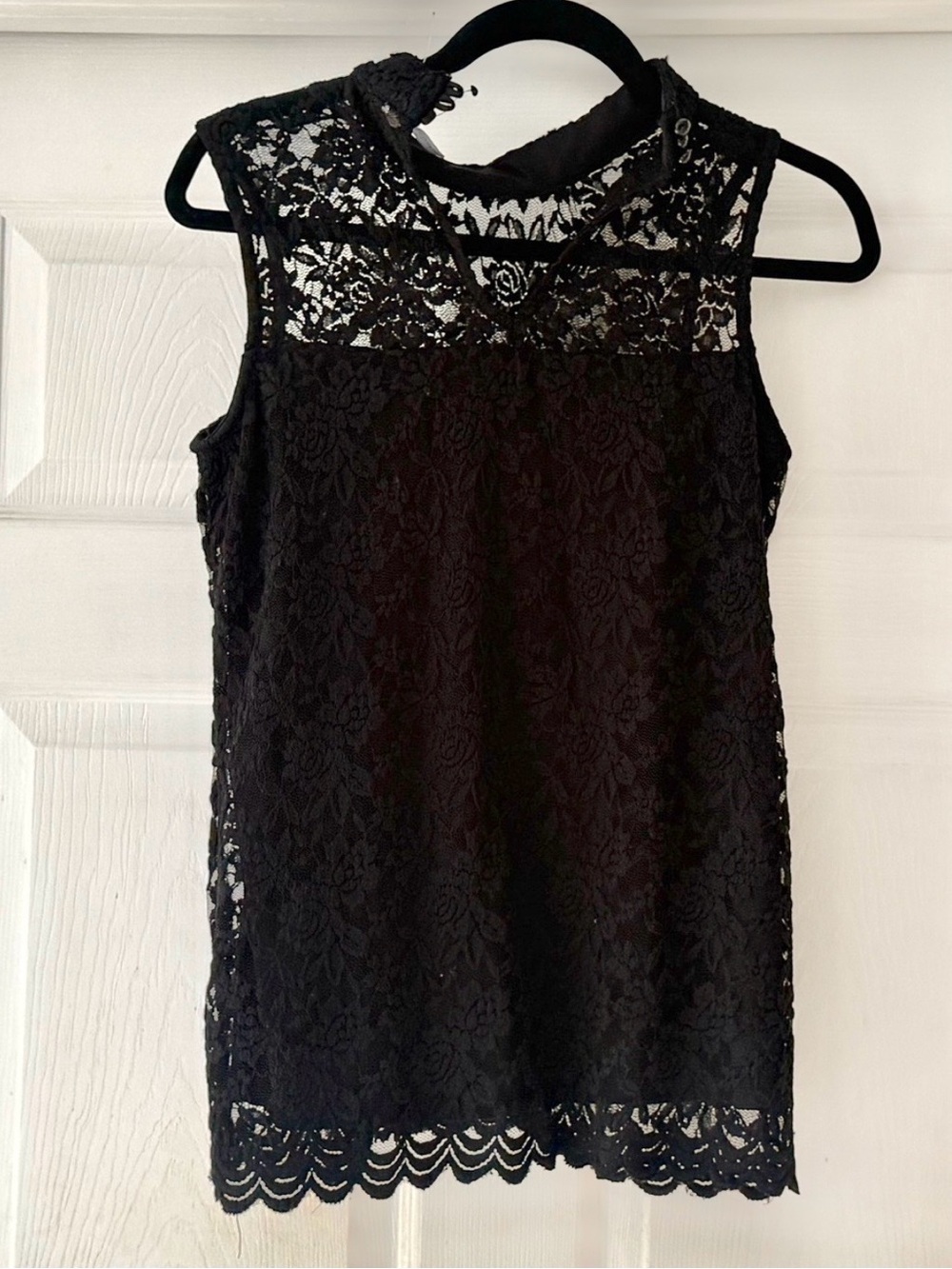 NY Collection black floral lace high-Neck Sleeveless Camisole smedium fits Small